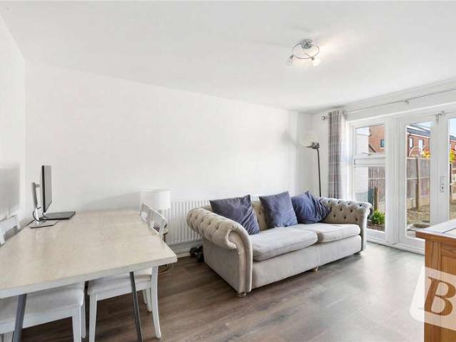 Maisonette for sale in Pot Kilns, Greater London