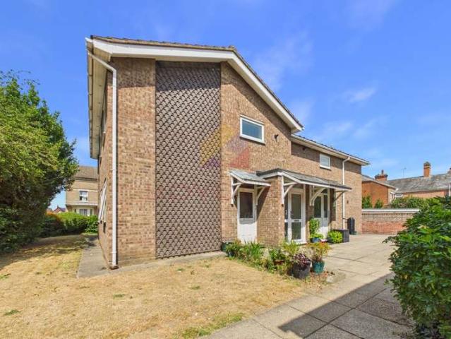Maisonette for sale in Hythe, Fordham Heath