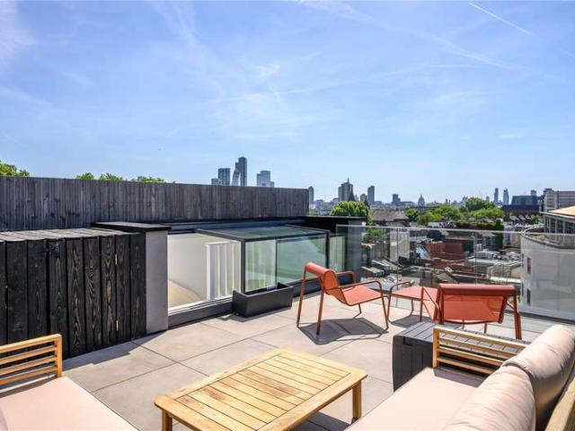 Maisonette for sale in Islington, Greater London