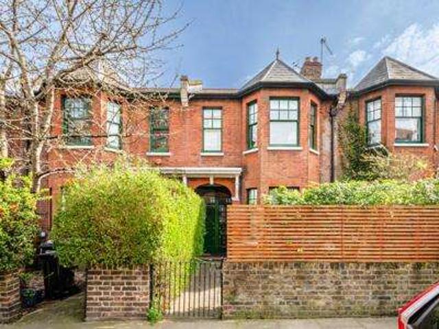 Maisonette for sale in Shacklewell, Greater London