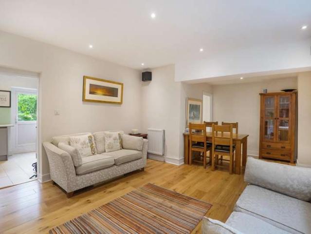 Maisonette for sale in Tulse Hill, Greater London