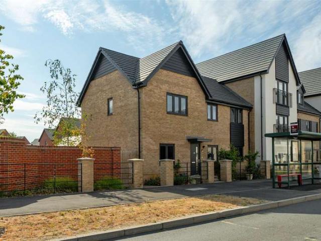 Maisonette for sale in Buckler's Park, Crowthorne