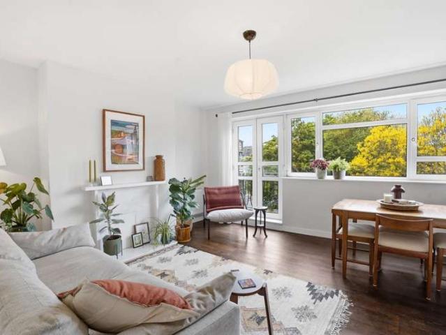 Maisonette for sale in London Borough of Lewisham, Forest Hill