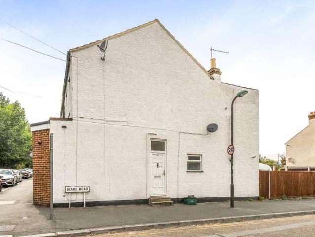 Maisonette for sale in London Borough of Merton, Mitcham