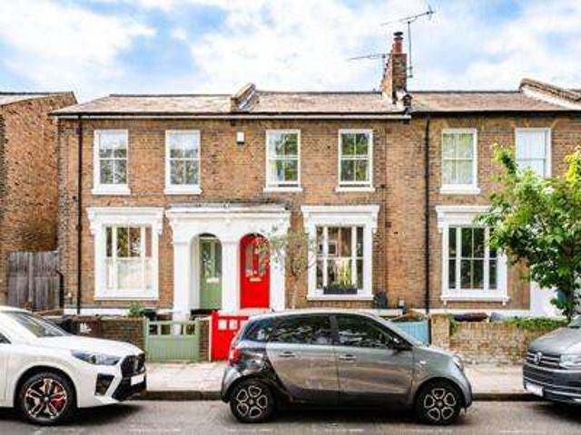 Maisonette for sale in Shacklewell, Greater London
