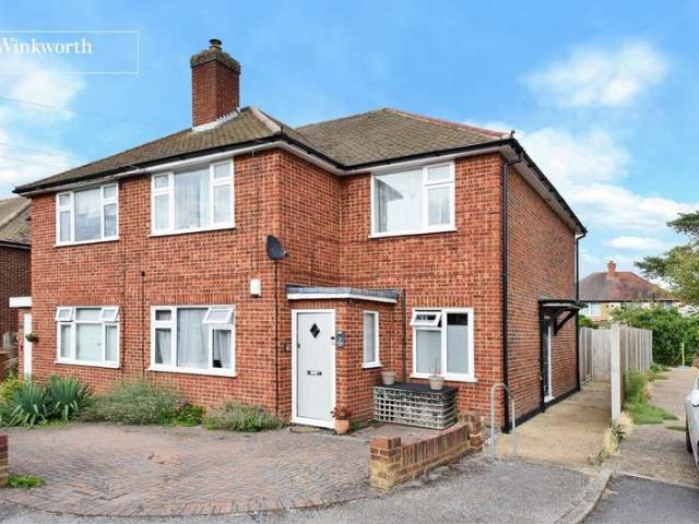 Maisonette for sale in London Borough of Sutton, Greater London