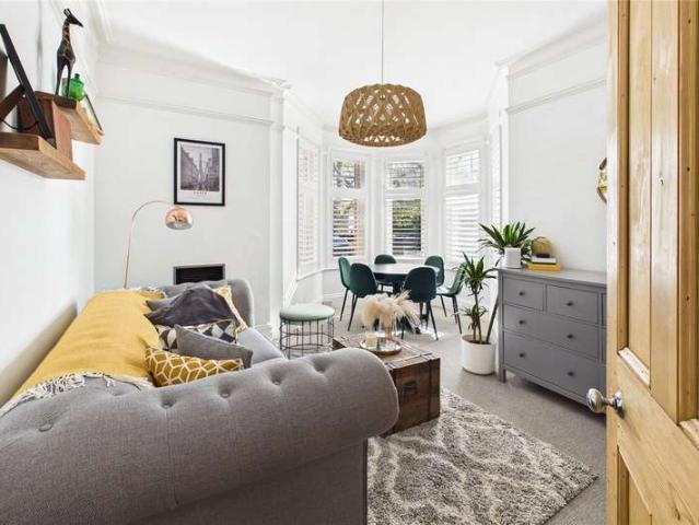 Maisonette for sale in Streatham Hill, Greater London