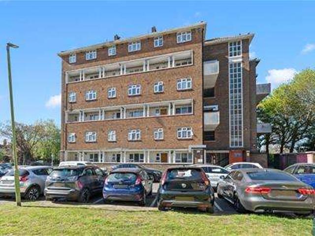 Maisonette for sale in London Borough of Merton, Mitcham