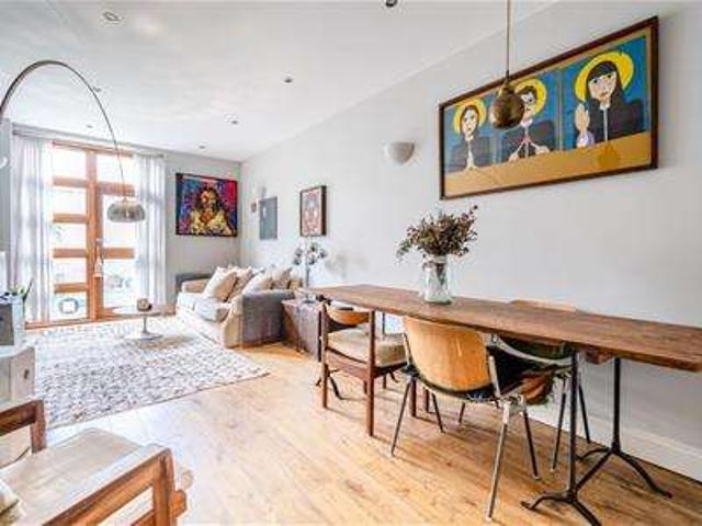 Maisonette for sale in South Hackney, Greater London