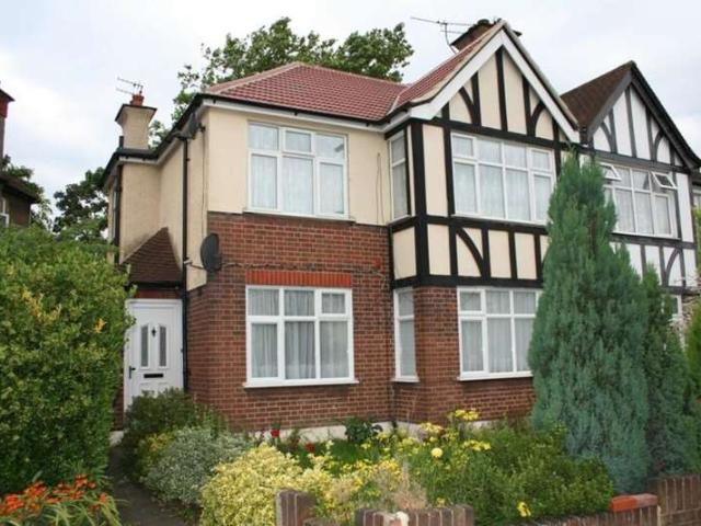 Maisonette for sale in Preston, Greater London