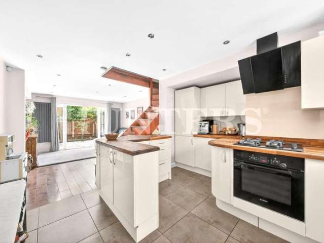 Maisonette for sale in Tottenham Hale, Greater London
