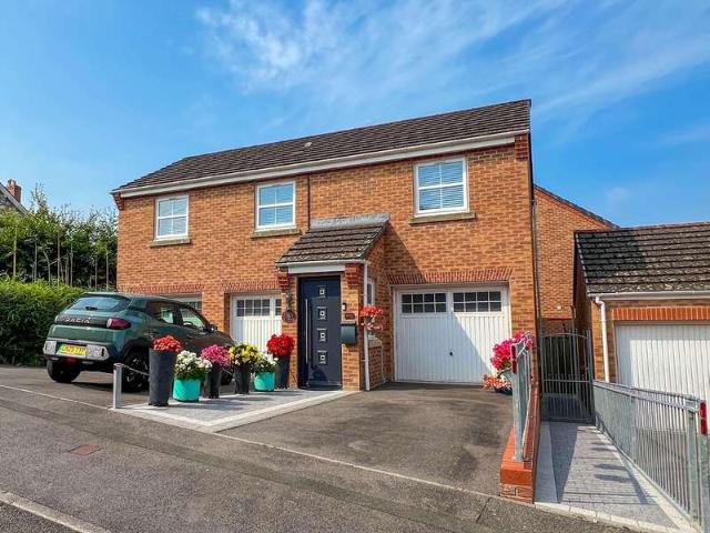 Maisonette for sale in Bridgend, Wales