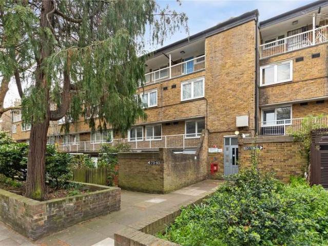 Maisonette for sale in Highbury, Greater London