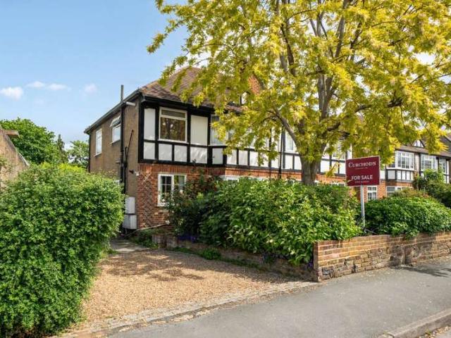 Maisonette for sale in Ashley Park, Surrey