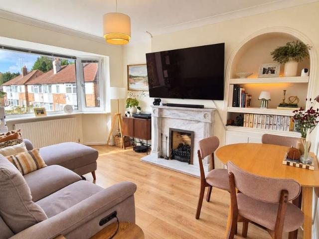 Maisonette for sale in Barnet Vale, Greater London