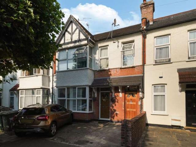 Maisonette for sale in Wealdstone, Greater London