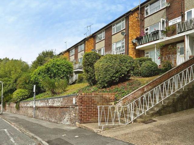 Maisonette for sale in Totteridge, Cressex