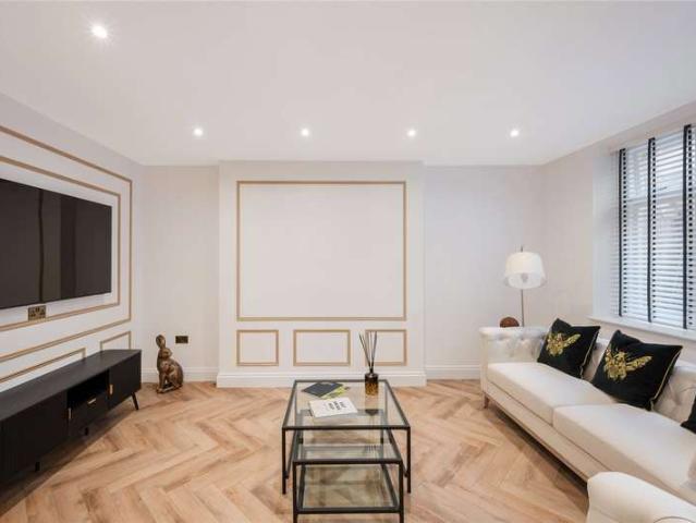 Maisonette for sale in Notting Hill, Greater London