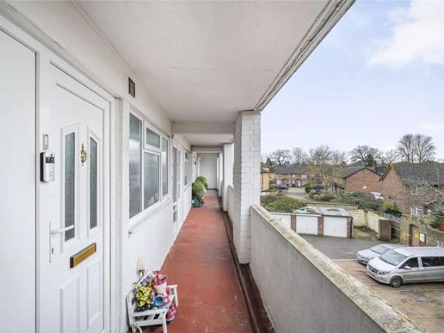 Maisonette for sale in Row Town, Surrey