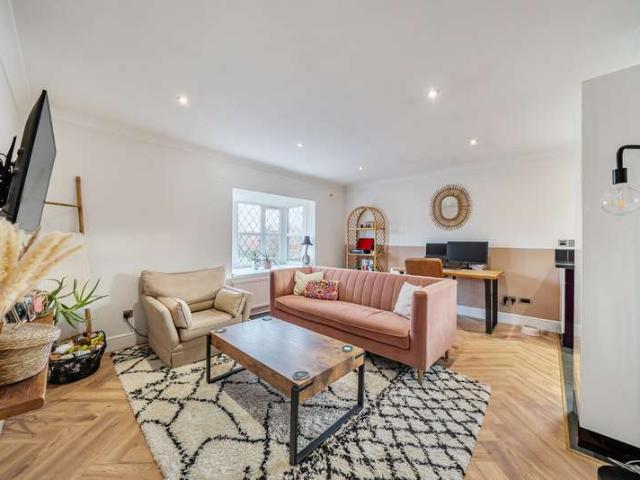 Maisonette for sale in Row Town, Surrey