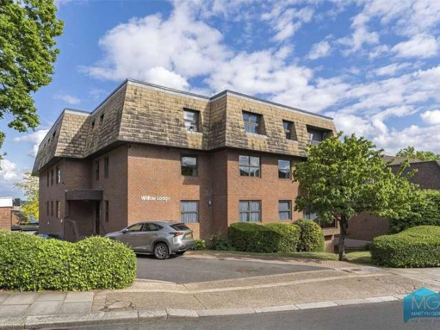 Maisonette for sale in New Barnet, Greater London