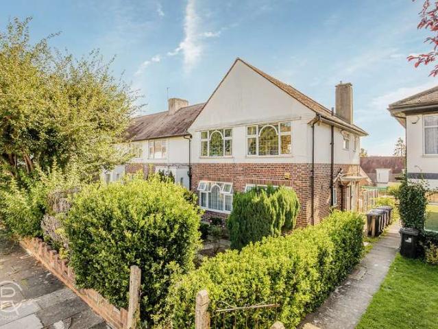 Maisonette for sale in London Borough of Ealing, Greenford