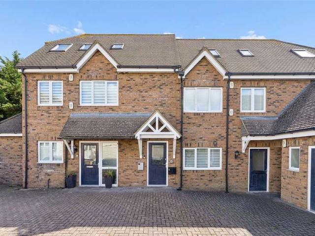 Maisonette for sale in Great Burstead, Essex