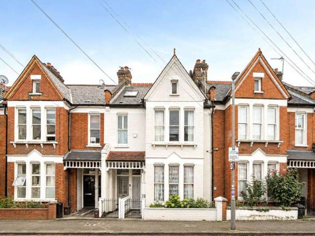 Maisonette for sale in London Borough of Wandsworth, Greater London