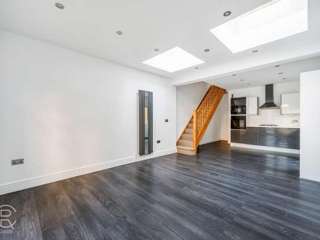Maisonette for sale in London Borough of Ealing, Hanwell