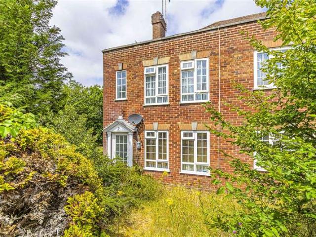 Maisonette for sale in Bushey Heath, Hertfordshire