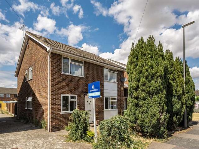 Maisonette for sale in Aylesbury, Buckinghamshire