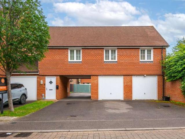 Maisonette for sale in Red Hill, Surrey