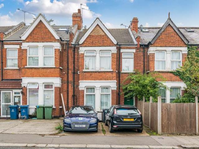 Maisonette for sale in Wealdstone, Greater London