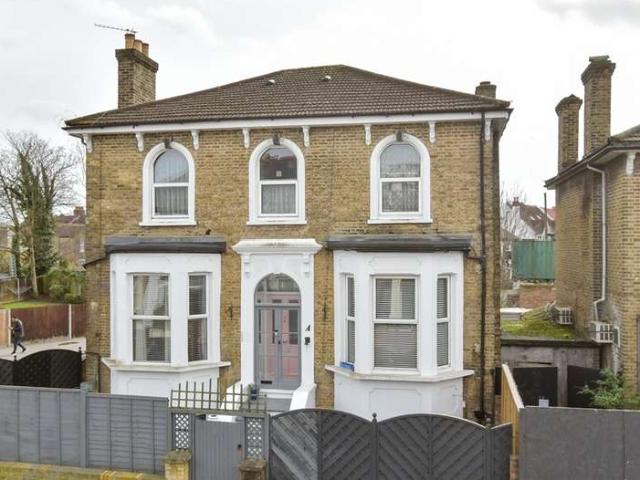 Maisonette for sale in London Borough of Croydon, Greater London