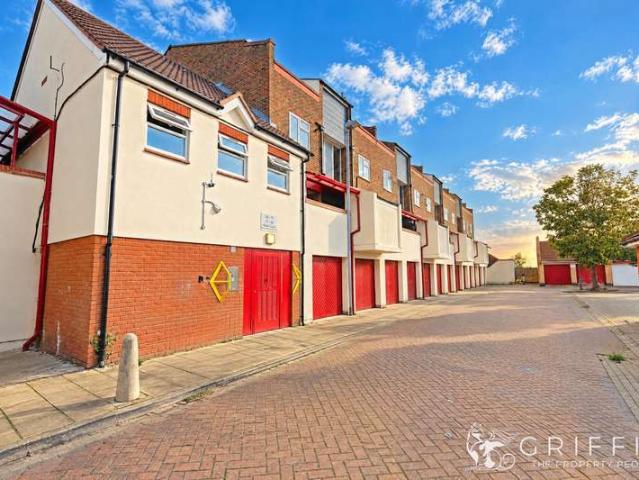 Maisonette for sale in Purfleet-on-Thames, Essex
