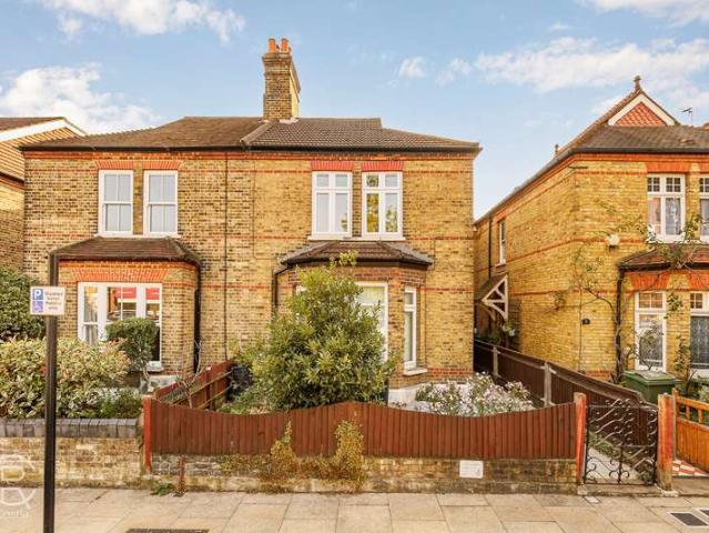 Maisonette for sale in London Borough of Ealing, Hanwell