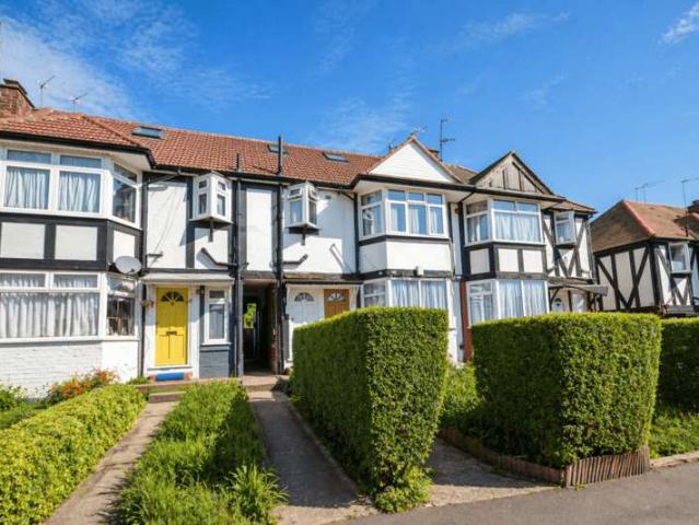 Maisonette for sale in Alperton, Greater London