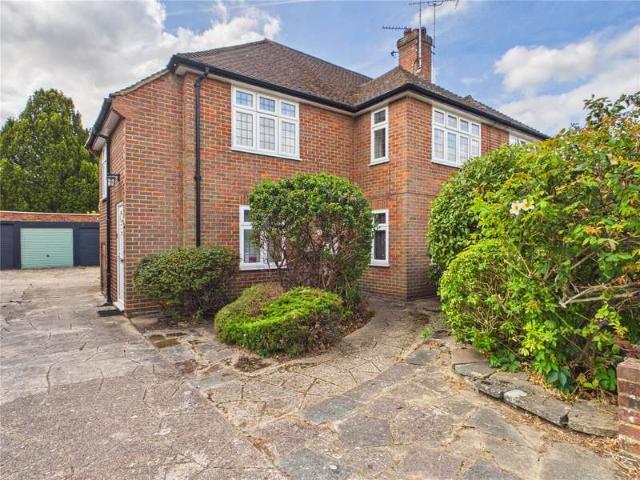 Maisonette for sale in Eastcote, Greater London