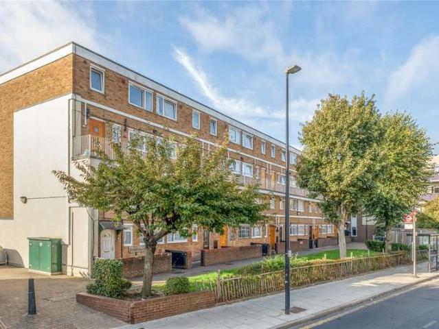 Maisonette for sale in London Borough of Tower Hamlets, Greater London