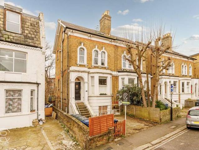 Maisonette for sale in London Borough of Ealing, Hanwell