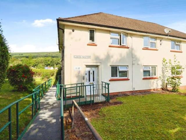 Maisonette for sale in Gwaelod-y-garth, Wales