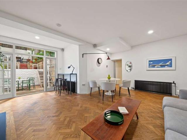 Maisonette for sale in London Borough of Islington, Greater London