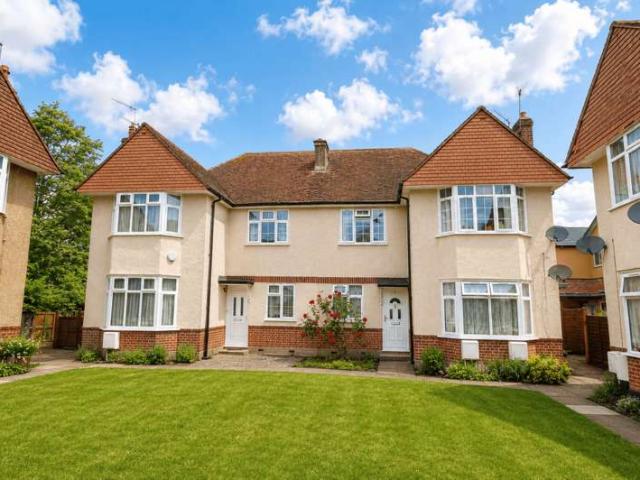 Maisonette for sale in Sudbury, Greater London