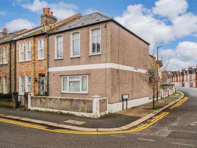 Maisonette for sale in London Borough of Merton, Collier's Wood