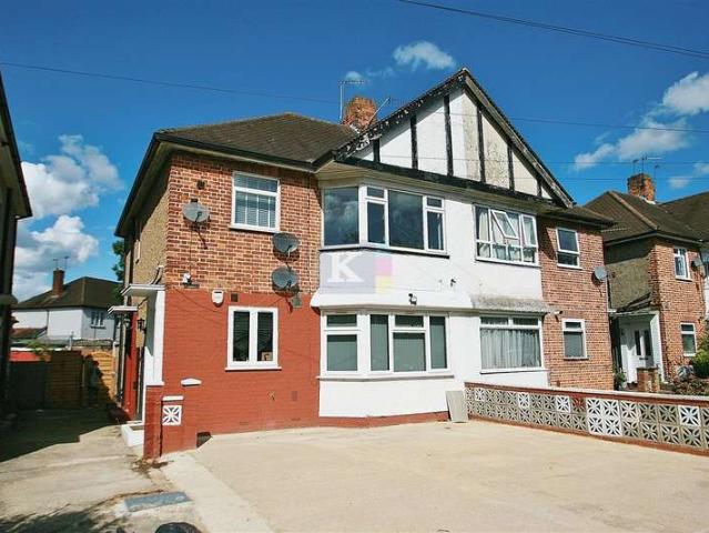 Maisonette for sale in Yeading, Greater London