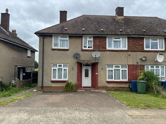 Maisonette for sale in Queensbury, Greater London