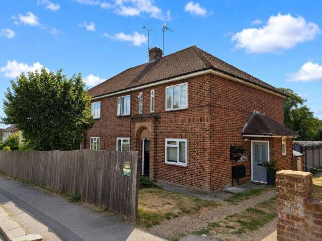 Maisonette for sale in New Barnet, Greater London