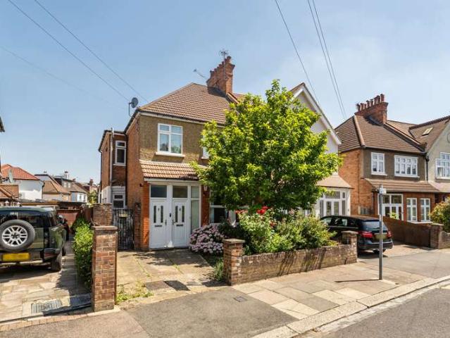 Maisonette for sale in Wealdstone, Greater London