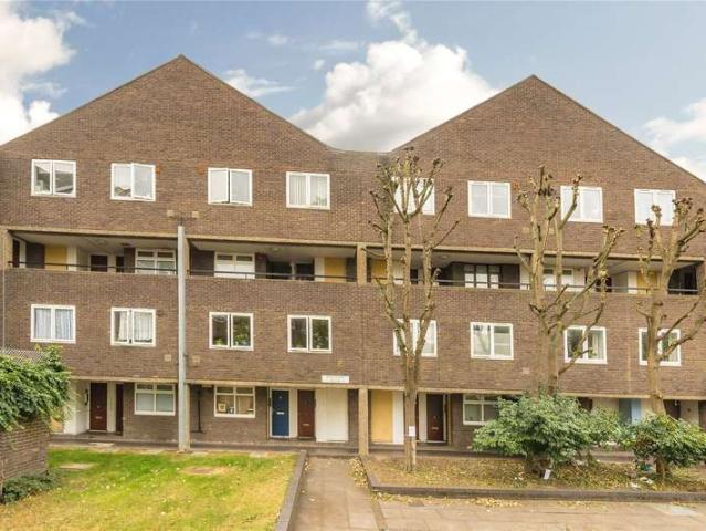 Maisonette for sale in Bromley-by-Bow, Greater London