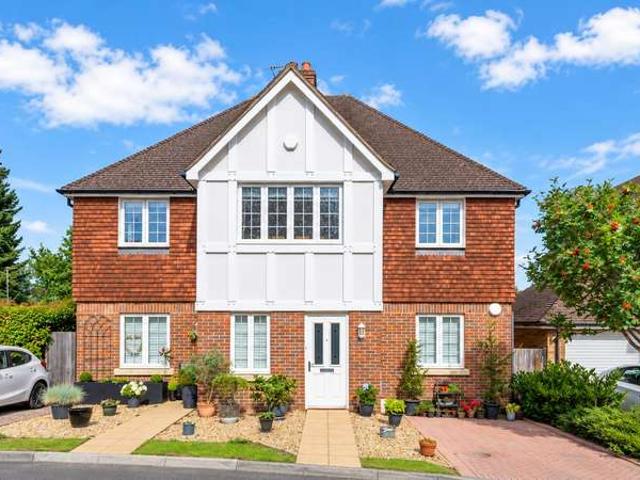 Maisonette for rent in Tattenham Corner, Reigate and Banstead